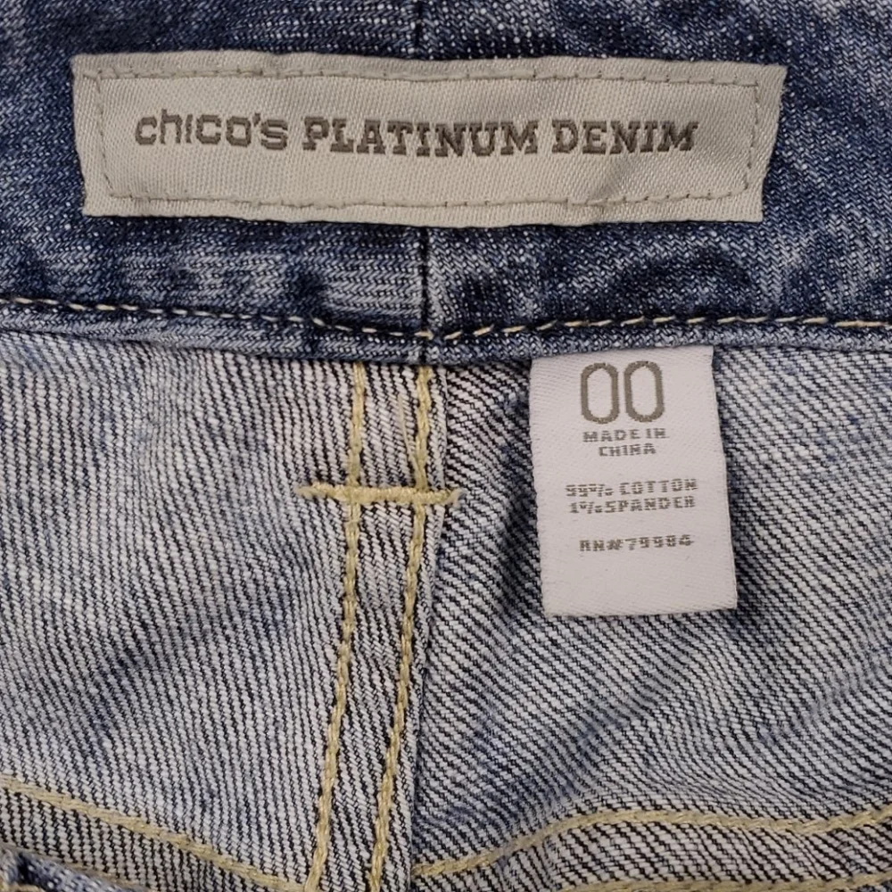 Chicos Platinum Denim Blue Jean Capris NWOT - Picture 11 of 15